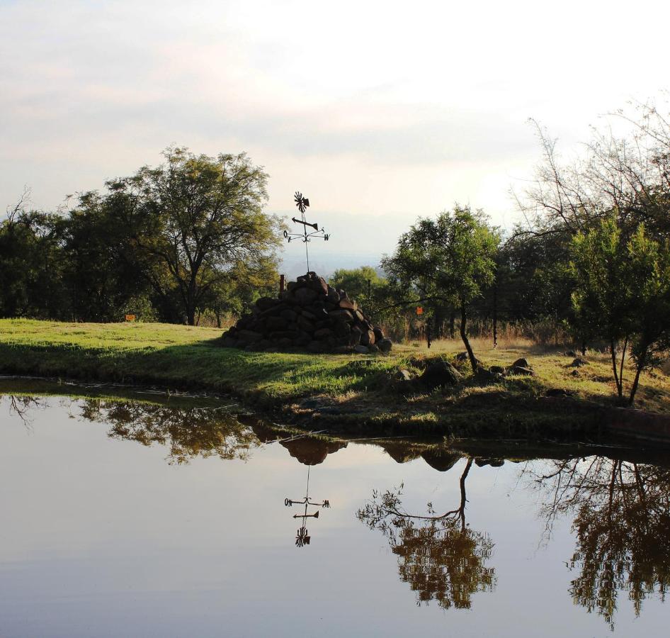 Karee & Wild Olive Guest Lodge Hekpoort Экстерьер фото