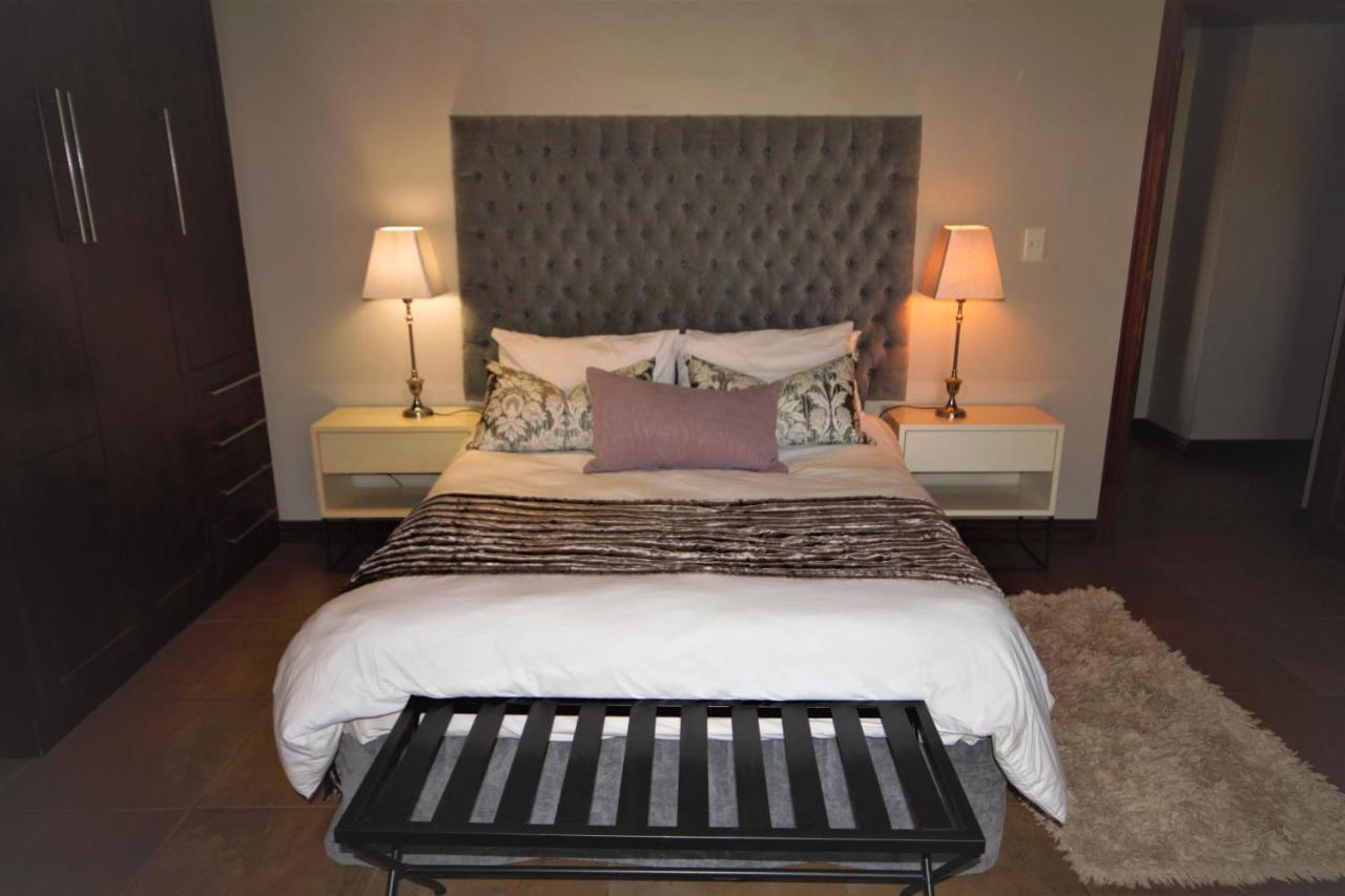 Karee & Wild Olive Guest Lodge Hekpoort Экстерьер фото