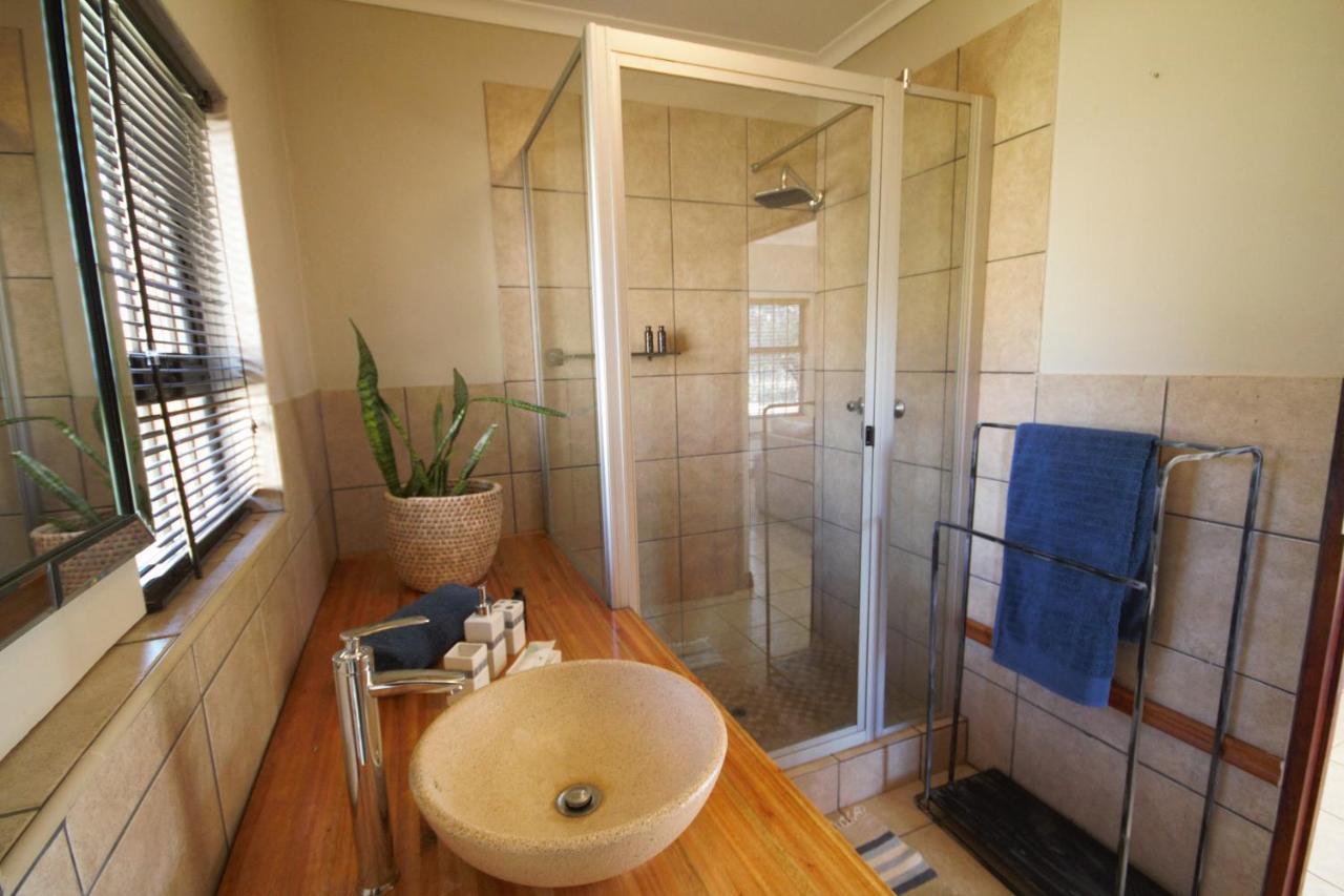 Karee & Wild Olive Guest Lodge Hekpoort Экстерьер фото